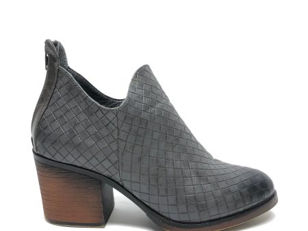 Boots Ankle Heels By Clothes Mentor In Grey, Size: 9 Hot on Sale