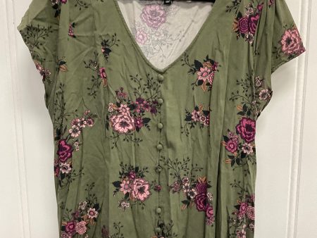 Top Short Sleeve By Torrid In Green, Size: 3x on Sale