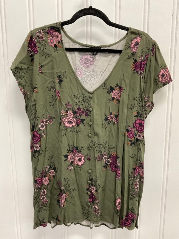 Top Short Sleeve By Torrid In Green, Size: 3x on Sale