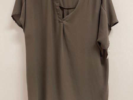 Top Short Sleeve By Sami & Jo In Green, Size: 2x Fashion