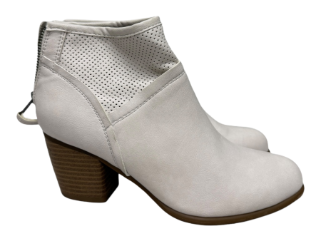 Boots Ankle Heels By White Mountain In White, Size: 7.5 on Sale